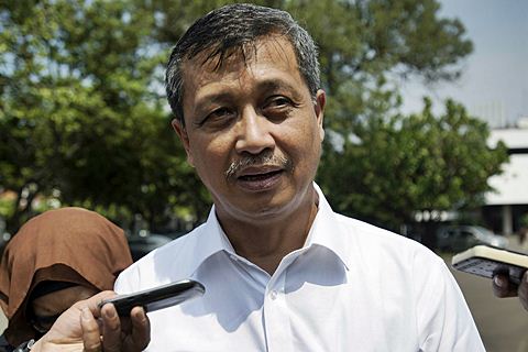 Anggota Tim Sembilan, mantan Wakapolri Komjen Pol (Purn) Oegroseno menjawab pertanyaan wartawan usai bertemu dengan Presiden Joko Widodo di Istana Merdeka, Jakarta, Rabu (28/1).
