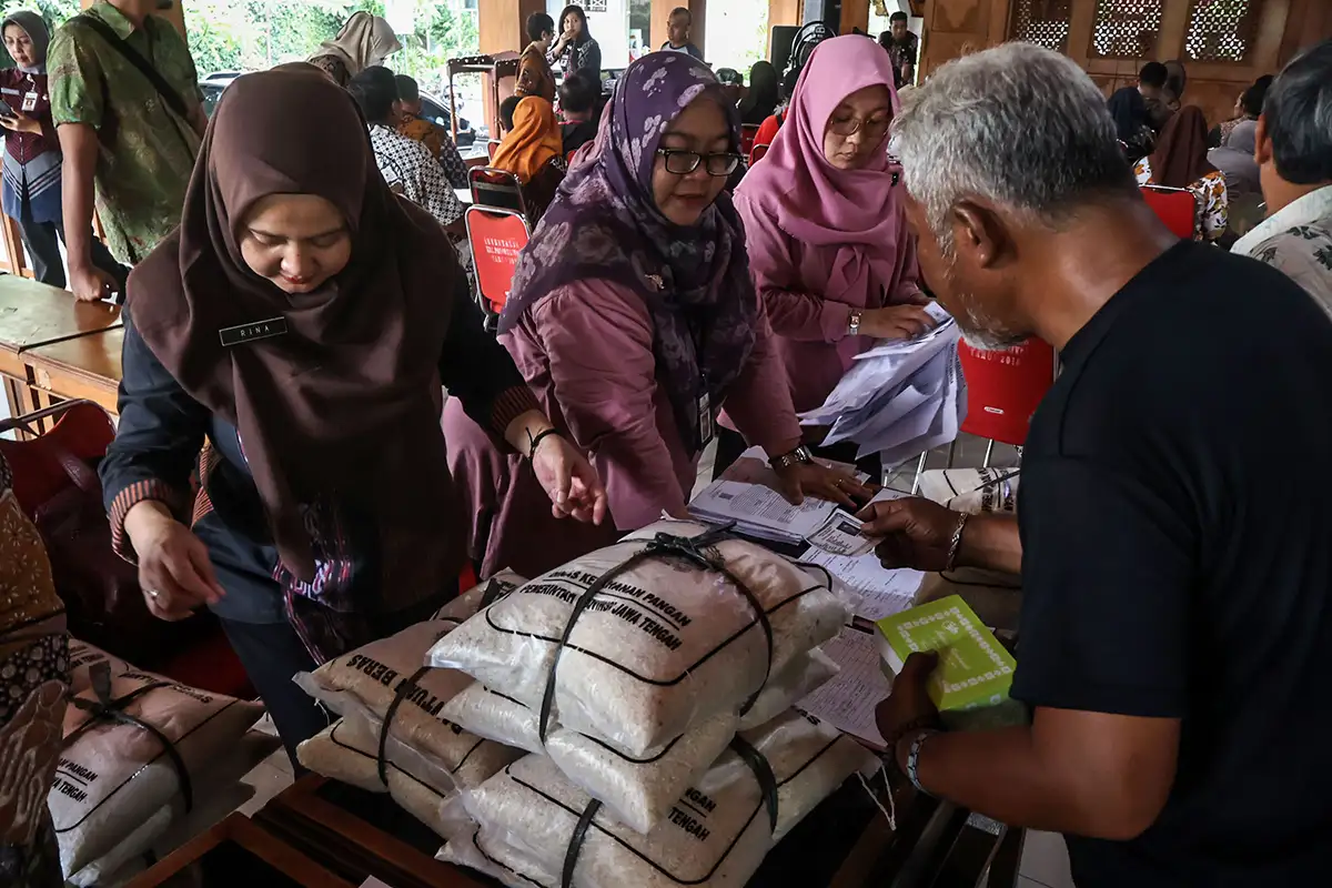 20241105203932-bantuan-beras-1