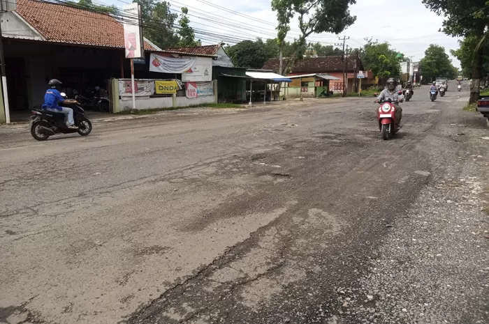 jalan-rusak-1823263426