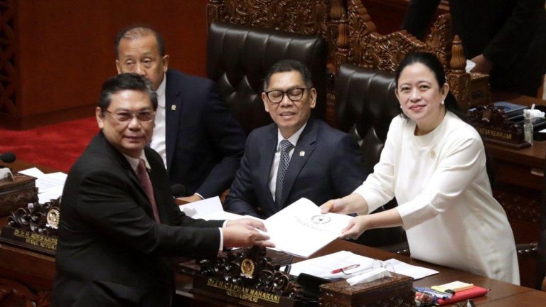 RUU-TNI-untuk-disahkan-menjadi-undang-undang